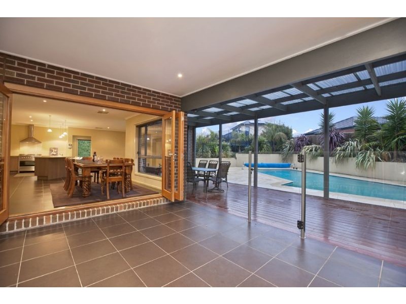 5 Lakewood Place, Berwick VIC 3806