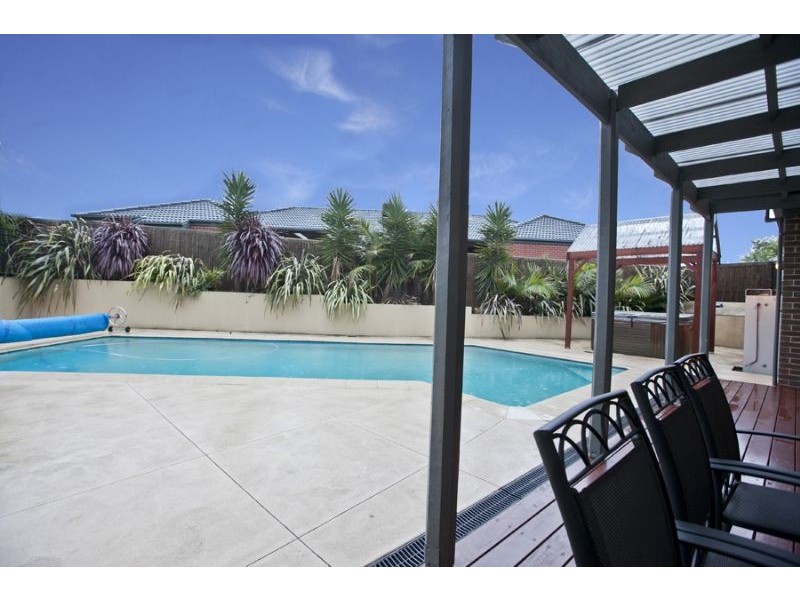 5 Lakewood Place, Berwick VIC 3806