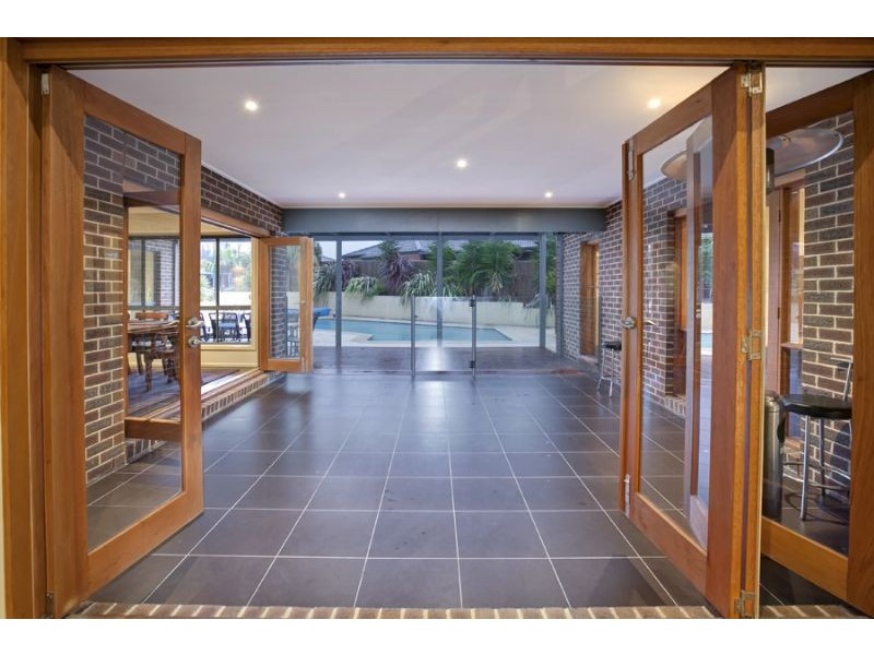 5 Lakewood Place, Berwick VIC 3806