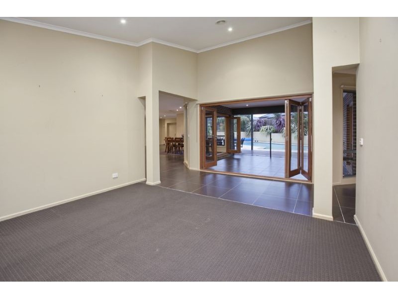5 Lakewood Place, Berwick VIC 3806