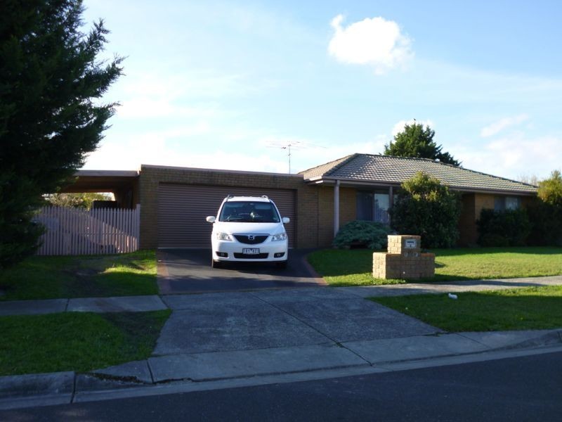 18 Rozzy Parade, Narre Warren VIC 3805