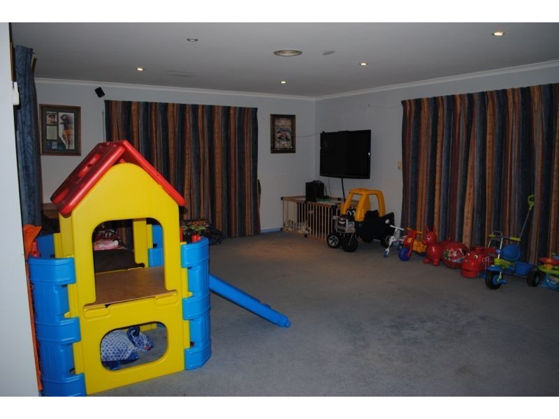 18 Rozzy Parade, Narre Warren VIC 3805