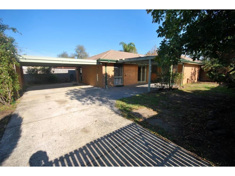 28 Hazelwood Drive, Cranbourne North VIC 3977