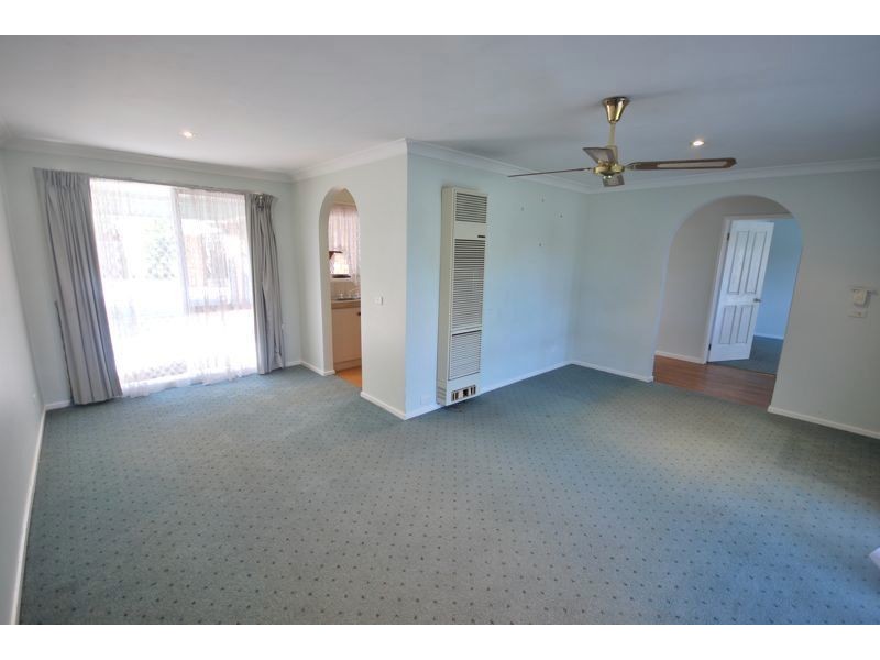 28 Hazelwood Drive, Cranbourne North VIC 3977