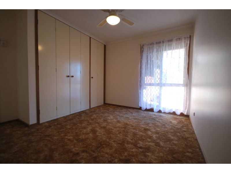 2/8 Lyall Street, Cranbourne VIC 3977