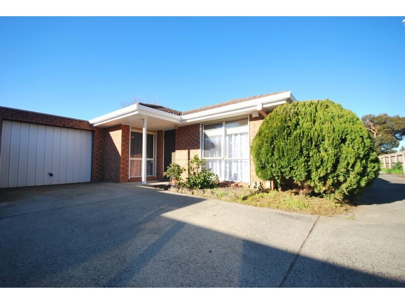 2/8 Lyall Street, Cranbourne VIC 3977