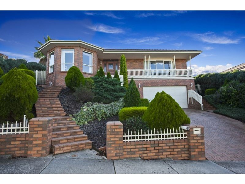 42 Edrington Park Drive, Berwick VIC 3806