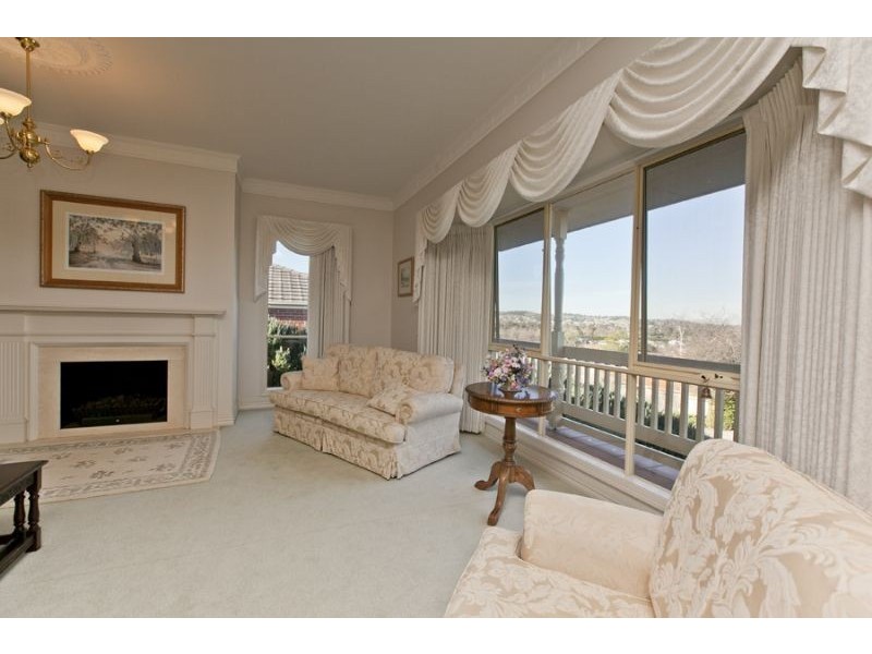 42 Edrington Park Drive, Berwick VIC 3806