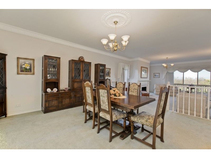 42 Edrington Park Drive, Berwick VIC 3806