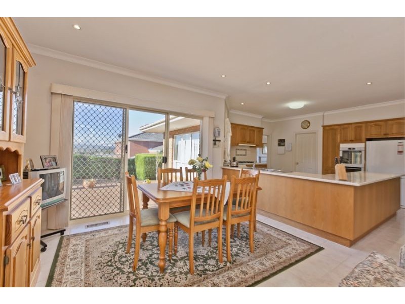42 Edrington Park Drive, Berwick VIC 3806