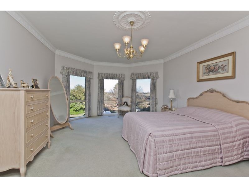 42 Edrington Park Drive, Berwick VIC 3806