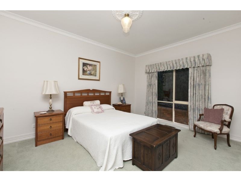 42 Edrington Park Drive, Berwick VIC 3806