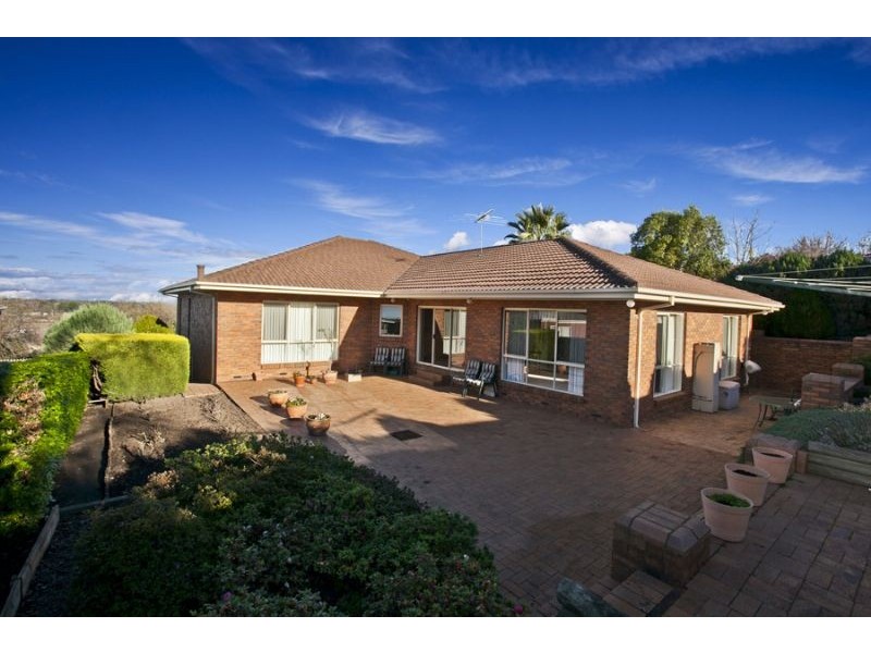 42 Edrington Park Drive, Berwick VIC 3806