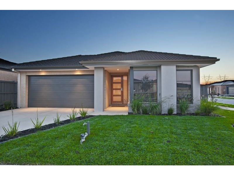 10 Valencia Circuit, Cranbourne VIC 3977