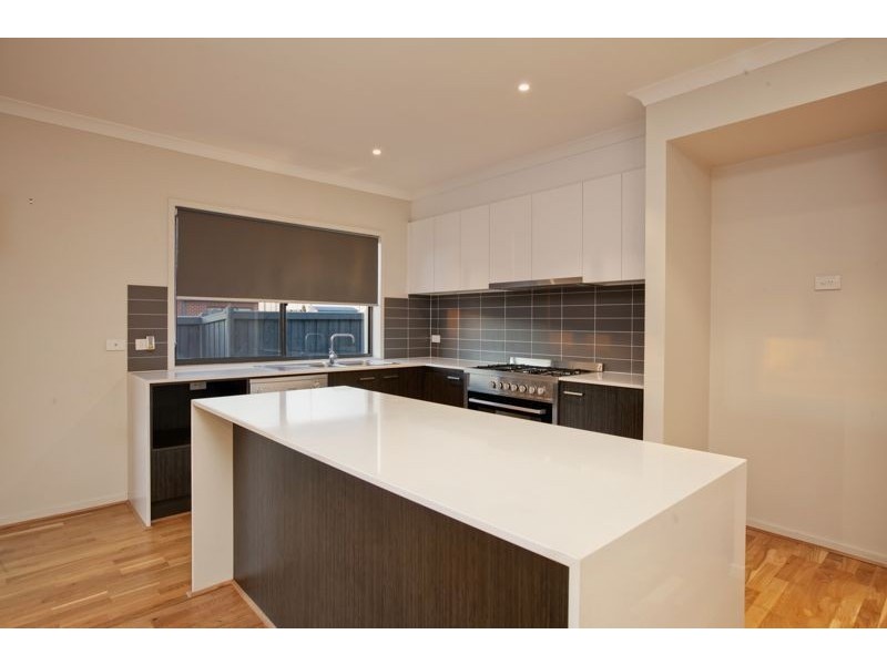 10 Valencia Circuit, Cranbourne VIC 3977