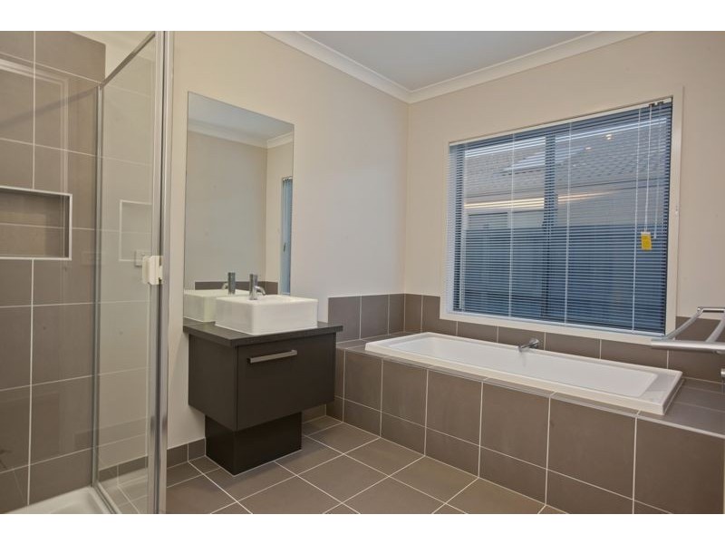 10 Valencia Circuit, Cranbourne VIC 3977