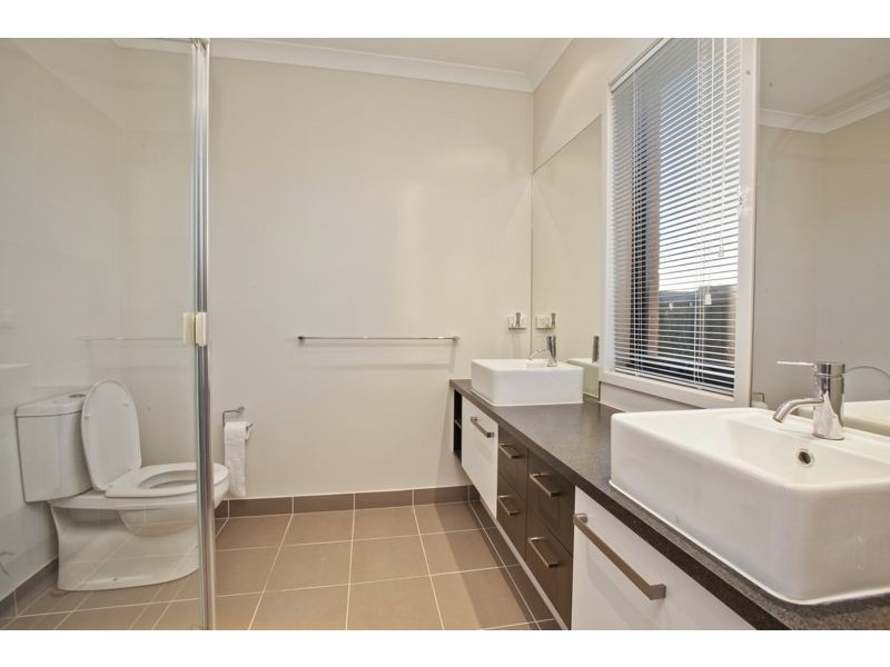 10 Valencia Circuit, Cranbourne VIC 3977