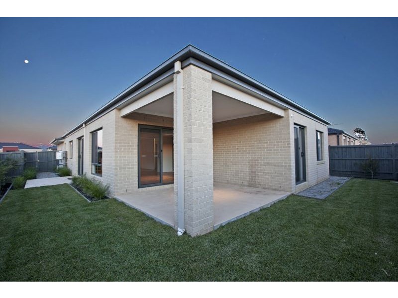 10 Valencia Circuit, Cranbourne VIC 3977