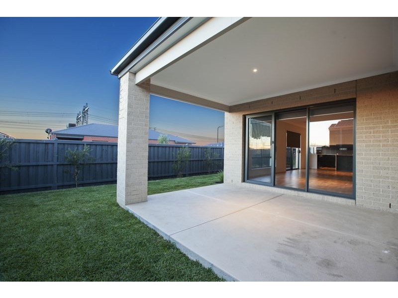 10 Valencia Circuit, Cranbourne VIC 3977