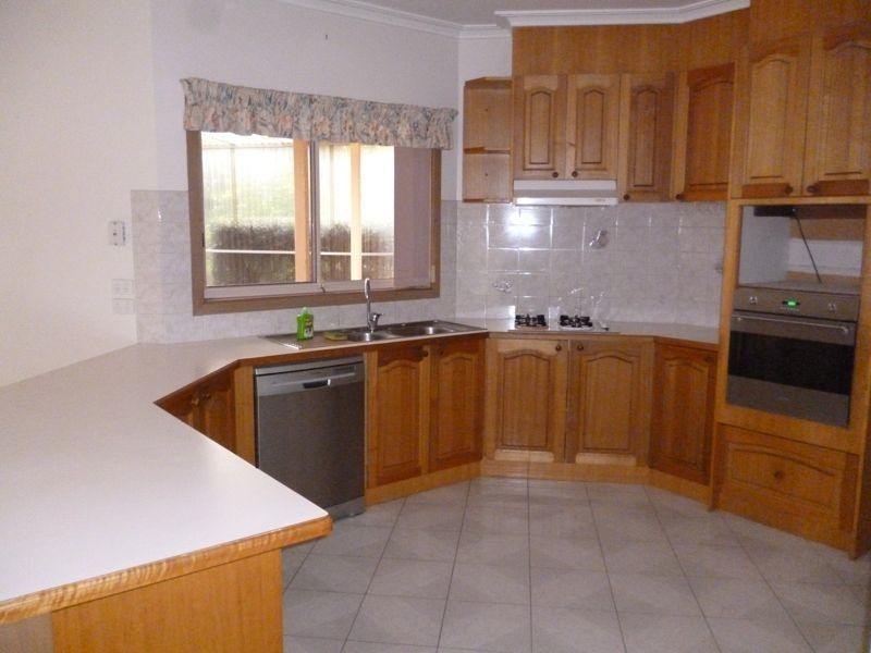 17 Franks Way, Cranbourne North VIC 3977