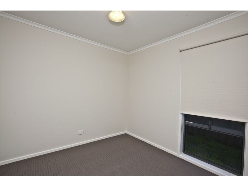 8 Craigton Court, Cranbourne North VIC 3977