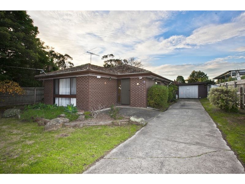 13 Clairmont Avenue, Cranbourne VIC 3977