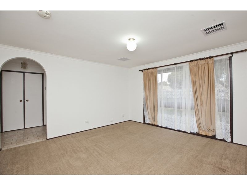 13 Clairmont Avenue, Cranbourne VIC 3977