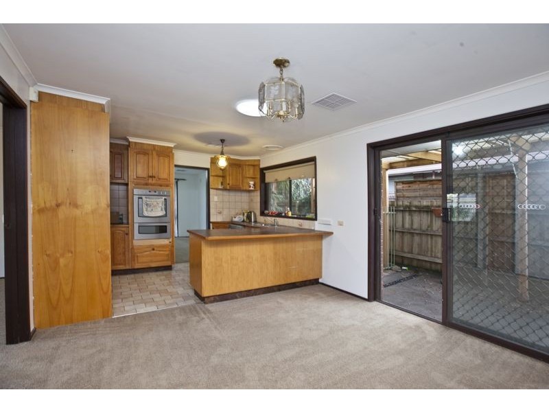 13 Clairmont Avenue, Cranbourne VIC 3977