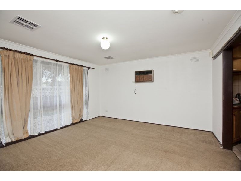 13 Clairmont Avenue, Cranbourne VIC 3977