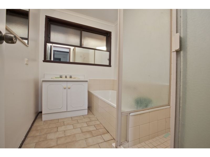 13 Clairmont Avenue, Cranbourne VIC 3977