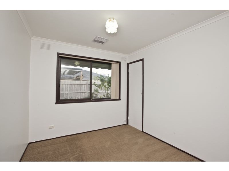 13 Clairmont Avenue, Cranbourne VIC 3977