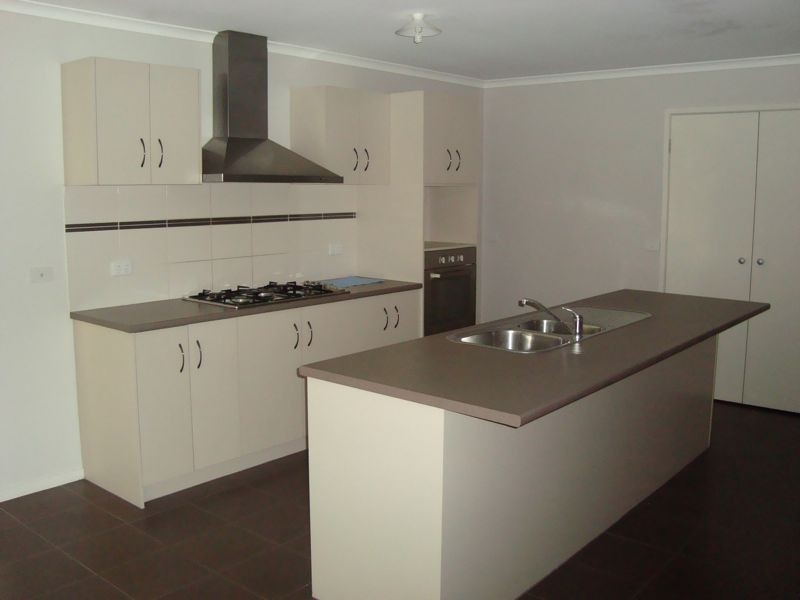 9 Nandaly Place, Cranbourne West VIC 3977