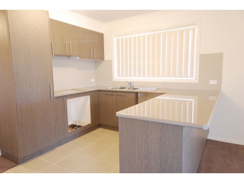 14/40 Army Road, Pakenham VIC 3810