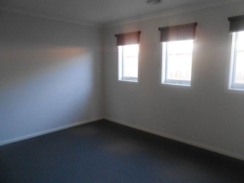 29 Dan Morgan Drive, Clyde VIC 3978