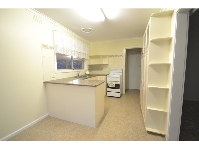 2 Carol Avenue, Cranbourne VIC 3977