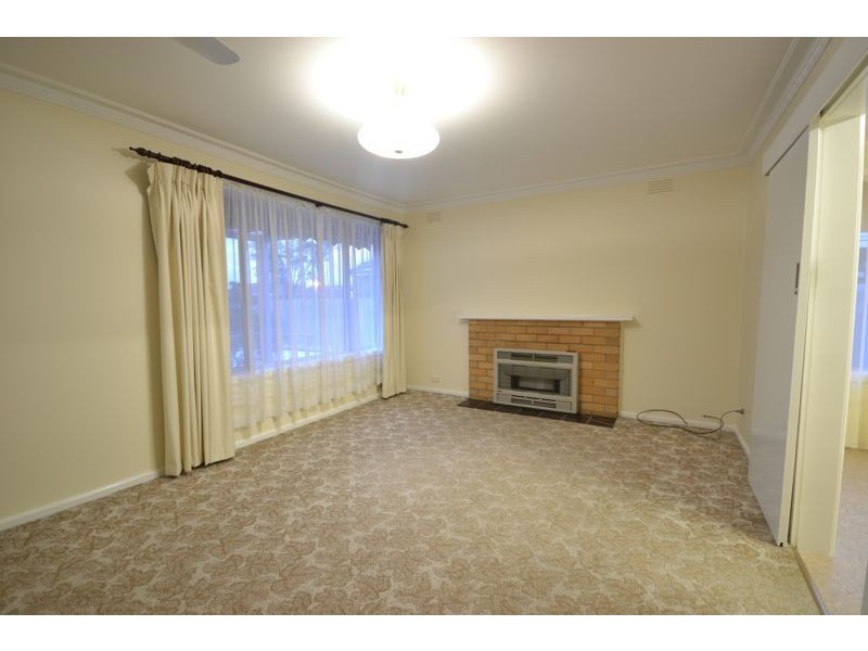 2 Carol Avenue, Cranbourne VIC 3977