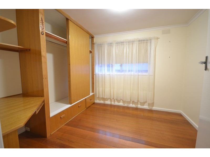 2 Carol Avenue, Cranbourne VIC 3977