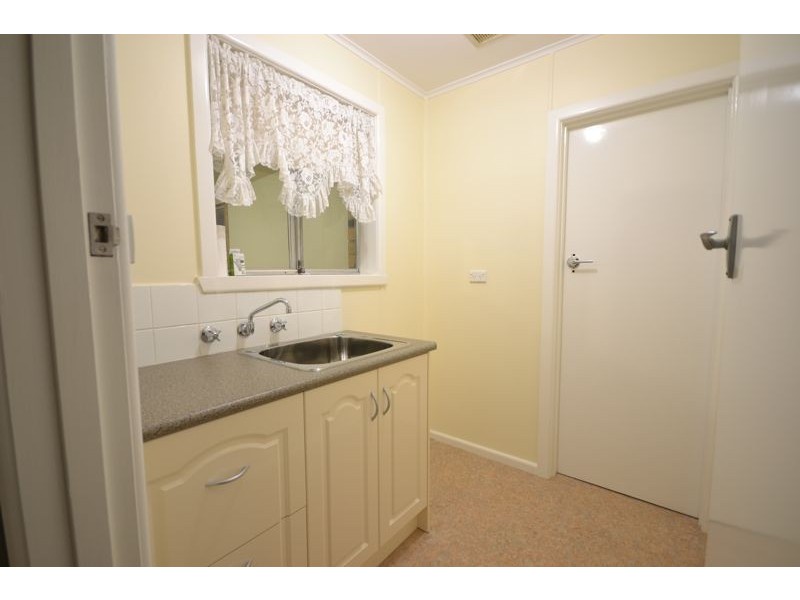 2 Carol Avenue, Cranbourne VIC 3977