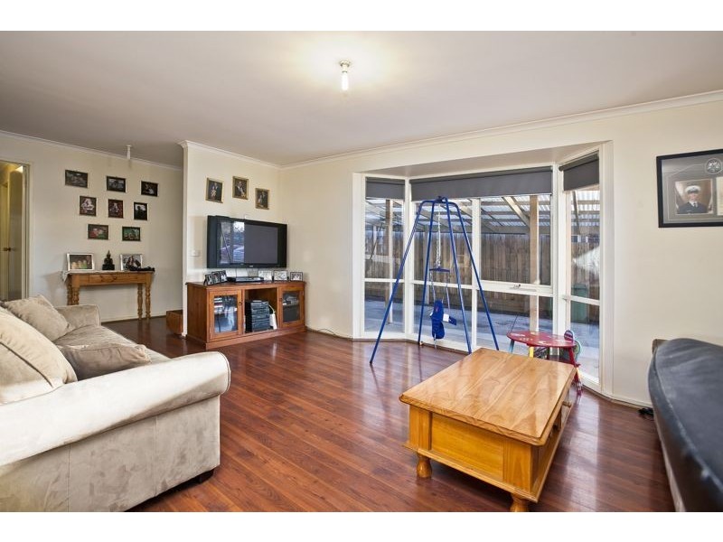 8 Milner Court, Cranbourne VIC 3977