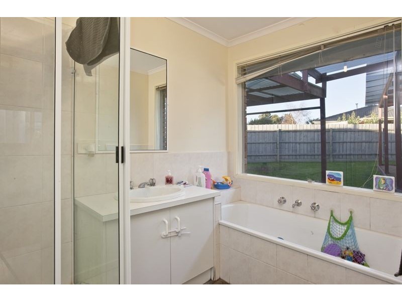 8 Milner Court, Cranbourne VIC 3977