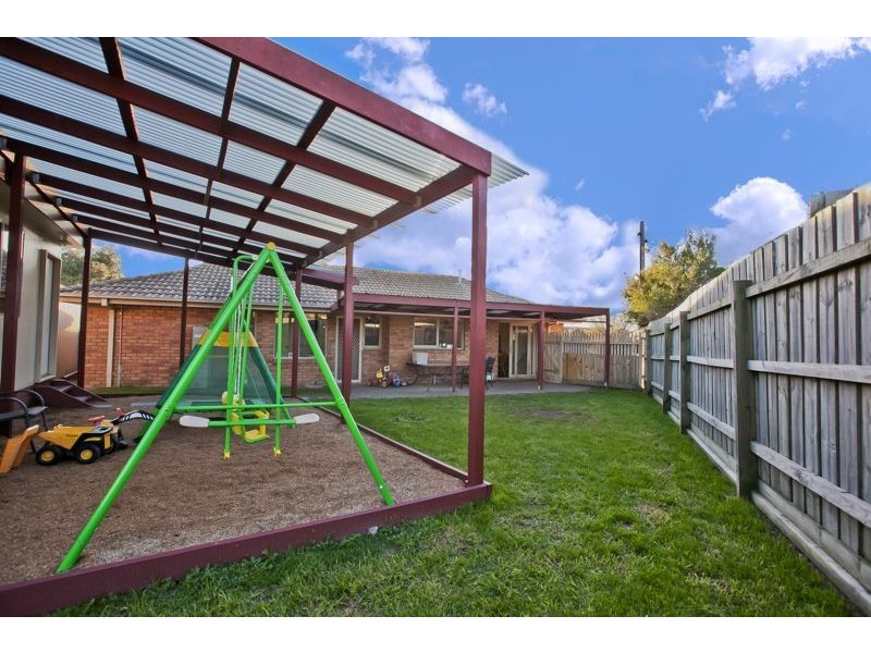 8 Milner Court, Cranbourne VIC 3977