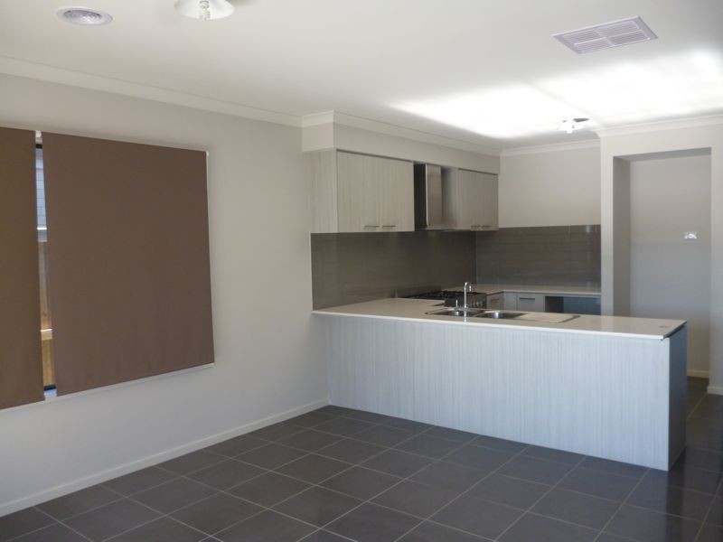 8 Teviot Street, Clyde VIC 3978