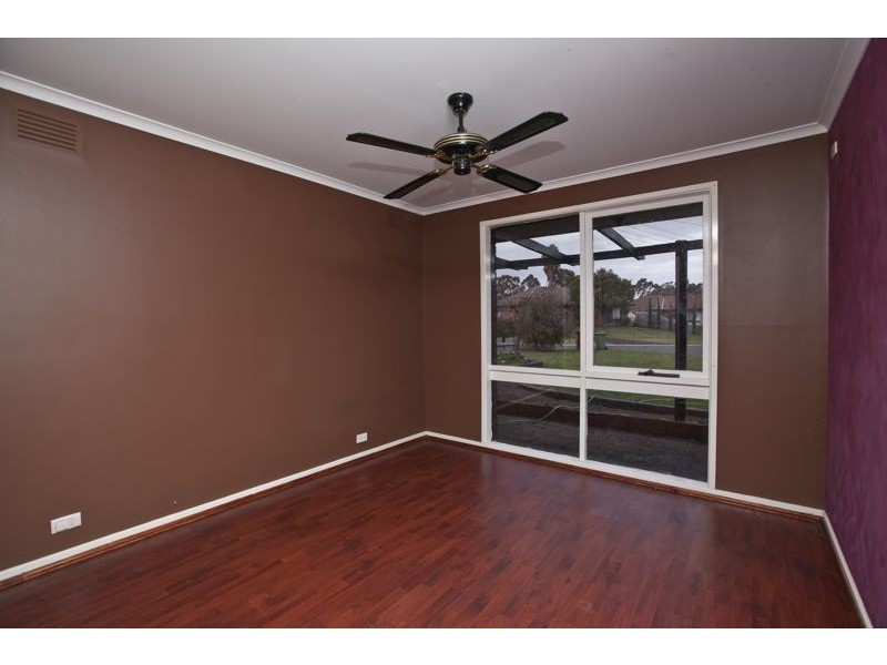 5 Miles Court, Cranbourne VIC 3977