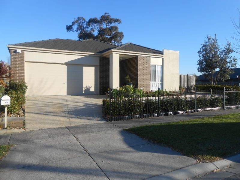 37 Golden Grove Drive, Narre Warren South VIC 3805