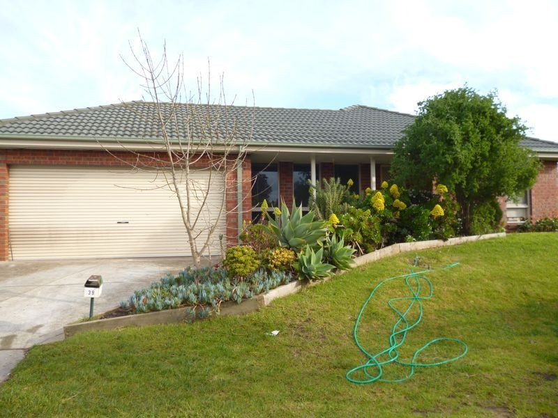 39 Breamlea Way, Cranbourne West VIC 3977