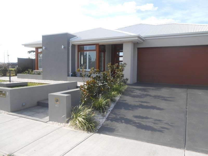 2 Cerbera Bend, Cranbourne North VIC 3977