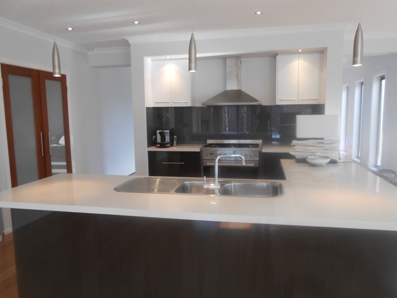 2 Cerbera Bend, Cranbourne North VIC 3977