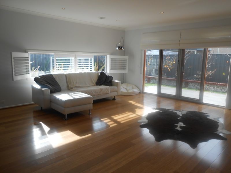 2 Cerbera Bend, Cranbourne North VIC 3977