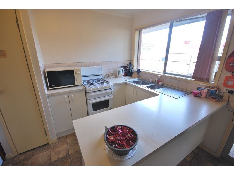1/42 Navarre Drive, Cranbourne West VIC 3977