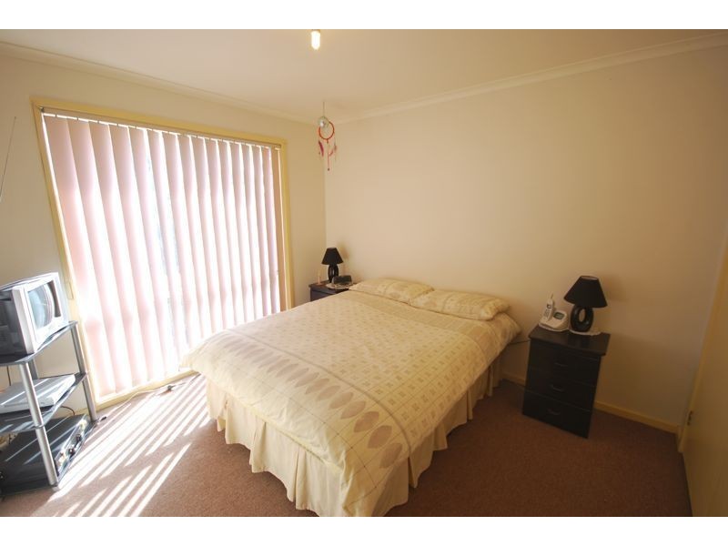 1/42 Navarre Drive, Cranbourne West VIC 3977